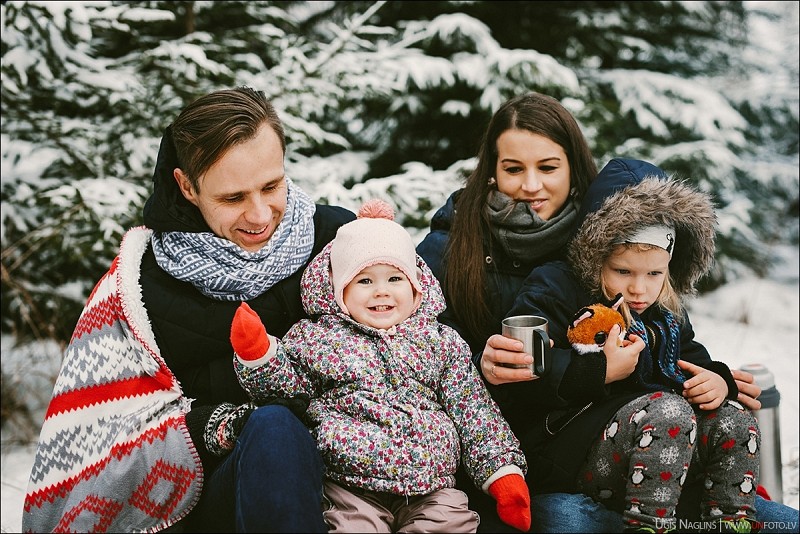 Ģimenes fotosesija ziemā I Sniegs, ugunskurs un pozitīvas emocijas I Fotogrāfs Uģis Nagliņš 138875