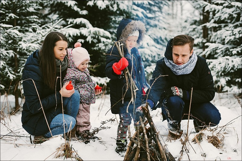 Ģimenes fotosesija ziemā I Sniegs, ugunskurs un pozitīvas emocijas I Fotogrāfs Uģis Nagliņš 138600