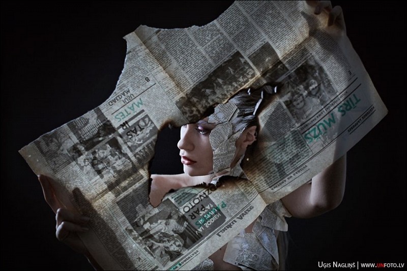 Zane I Individuāla portretu fotosesija ar tērpu no avīzēm I Fotogrāfs Uģis Nagliņš 108350