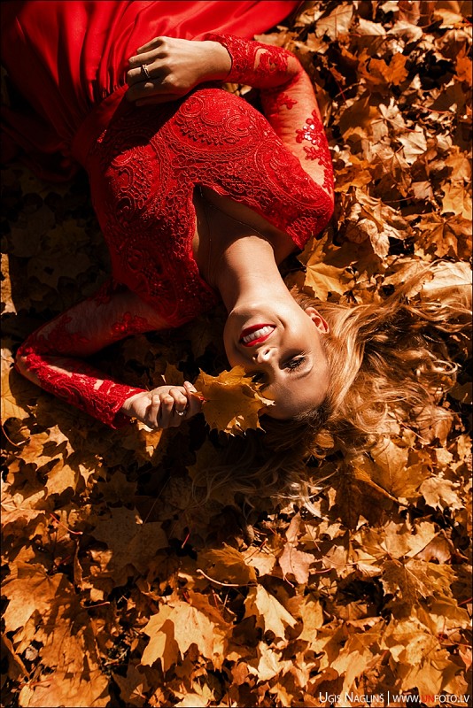 Santa I Individuāla fotosesija rudenī sarkanā kleitā I Fotogrāfs Uģis Nagliņš 262725