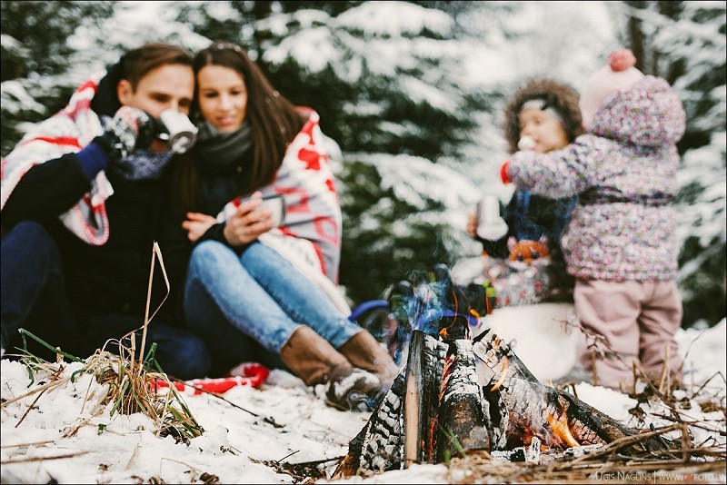 Ģimenes fotosesija ziemā I Sniegs, ugunskurs un pozitīvas emocijas I Fotogrāfs Uģis Nagliņš 138850