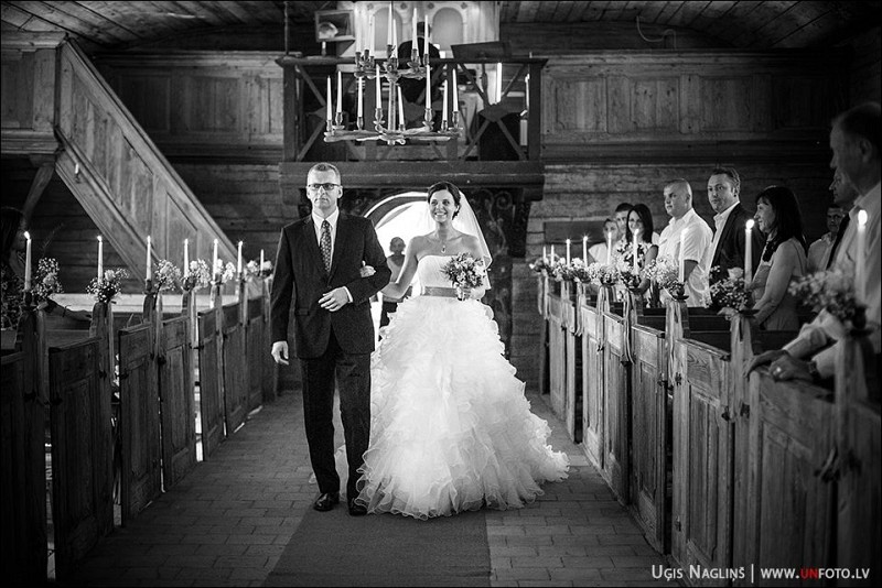 Elīna un Jānis I Sirsnīgas kāzas latviskās noskaņās I Fotogrāfs Uģis Nagliņš 160425