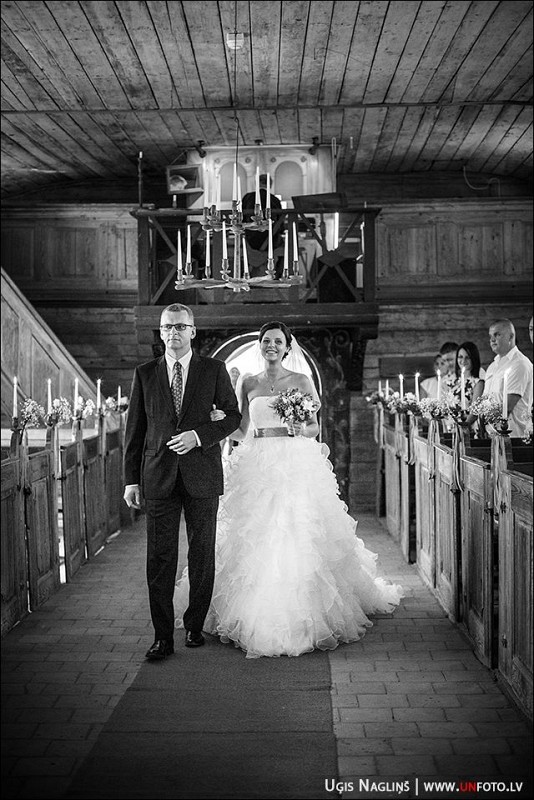 Elīna un Jānis I Sirsnīgas kāzas latviskās noskaņās I Fotogrāfs Uģis Nagliņš 160450