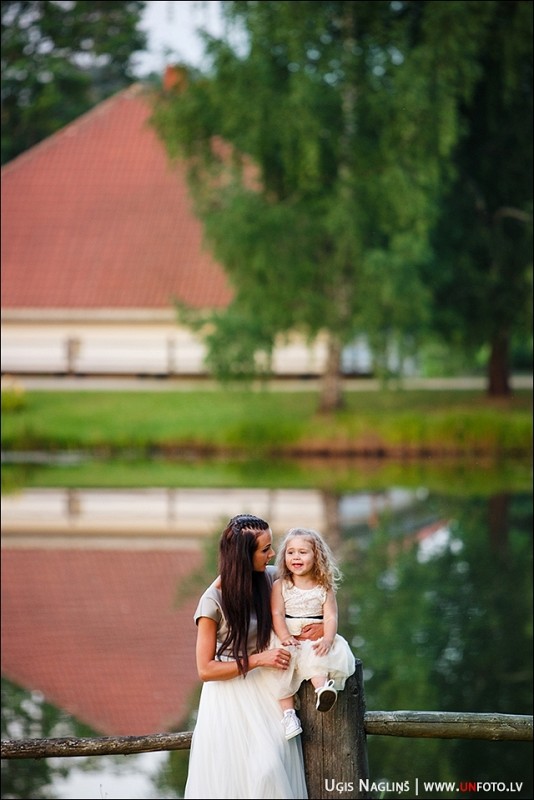 Elīne un Aleksa I Ģimenes fotosesija Turaidas parkā un ūdenskritumā I Fotogrāfs Uģis Nagliņš 135975