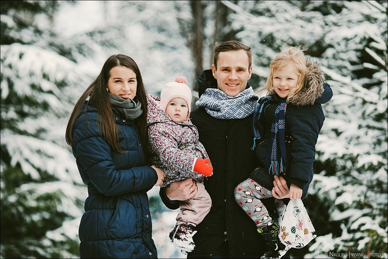 Ģimenes fotosesija ziemā I Sniegs, ugunskurs un pozitīvas emocijas I Fotogrāfs Uģis Nagliņš 138950