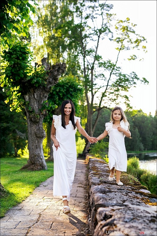 Aleksa un Elīne I Ģimenes fotosesija Bīriņu pils parkā I Fotogrāfs Uģis Nagliņš 137575