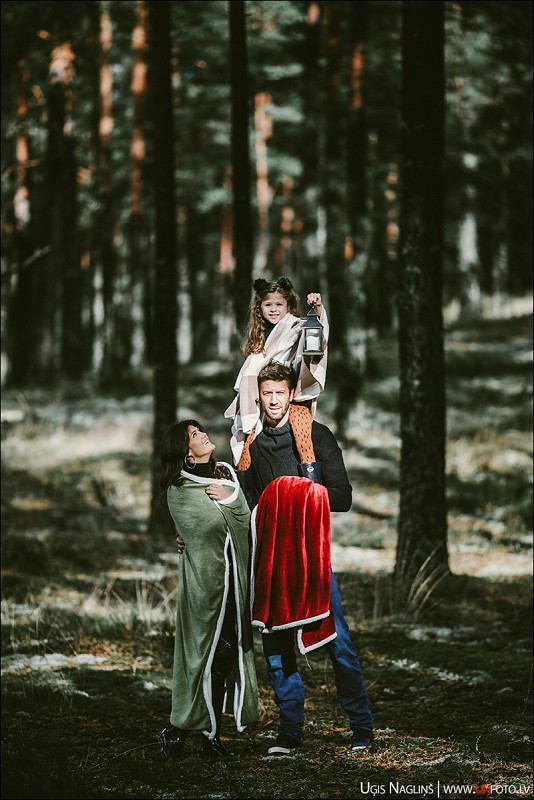 Kristīne, Odrija un Žaks I Atraktīva un jautra ģimenes fotosesija rudenī I Fotogrāfs Uģis Nagliņš 138000