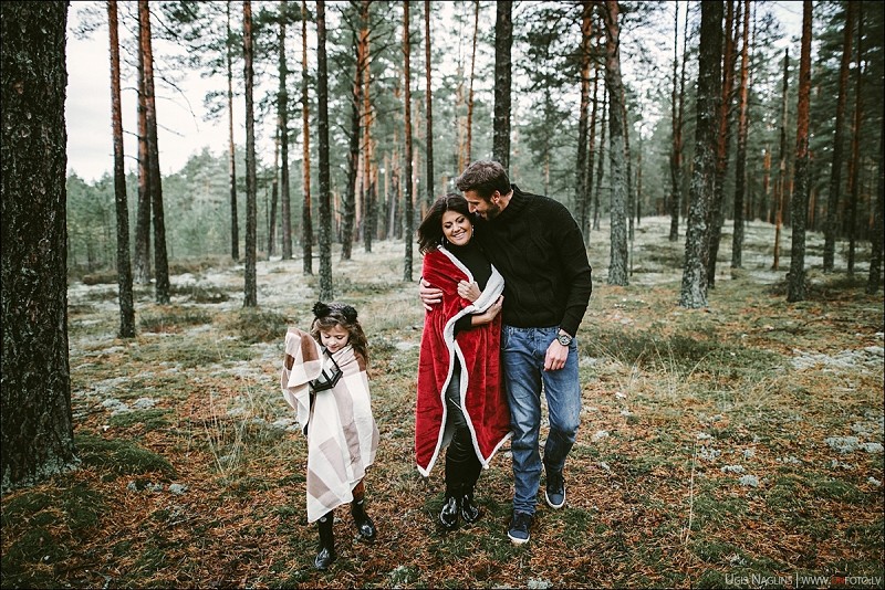 Kristīne, Odrija un Žaks I Atraktīva un jautra ģimenes fotosesija rudenī I Fotogrāfs Uģis Nagliņš 138375
