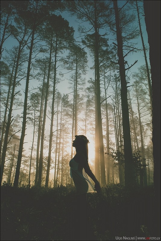 Iveta I Individuāla portretu fotosesija tīrelī saullēktā I Fotogrāfs Uģis Nagliņš 112150