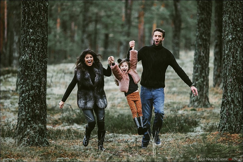 Kristīne, Odrija un Žaks I Atraktīva un jautra ģimenes fotosesija rudenī I Fotogrāfs Uģis Nagliņš 138075